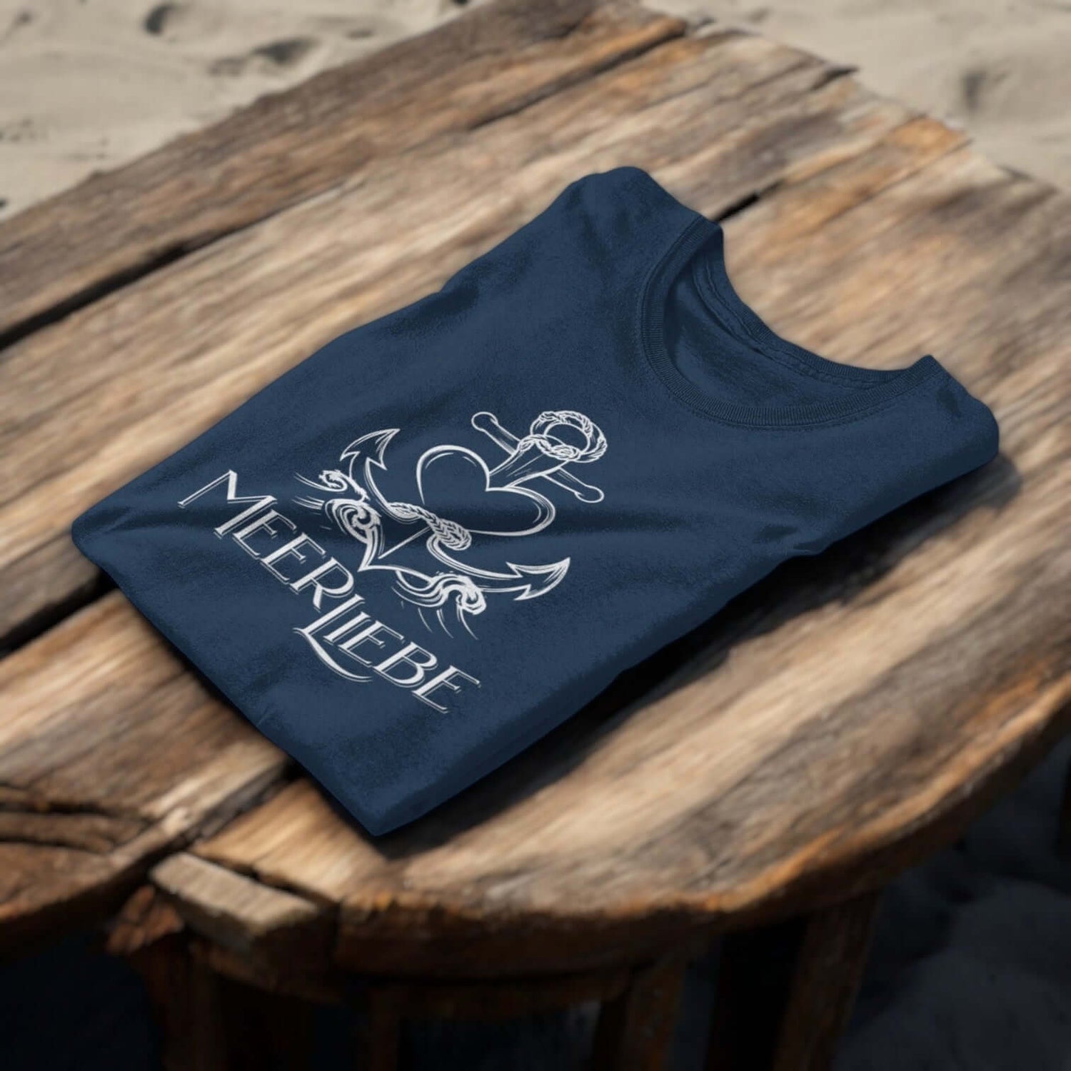 maritime kleidung für kuestenliebhaberinnen die ein statement ihrer meerliebe setzen wollen.